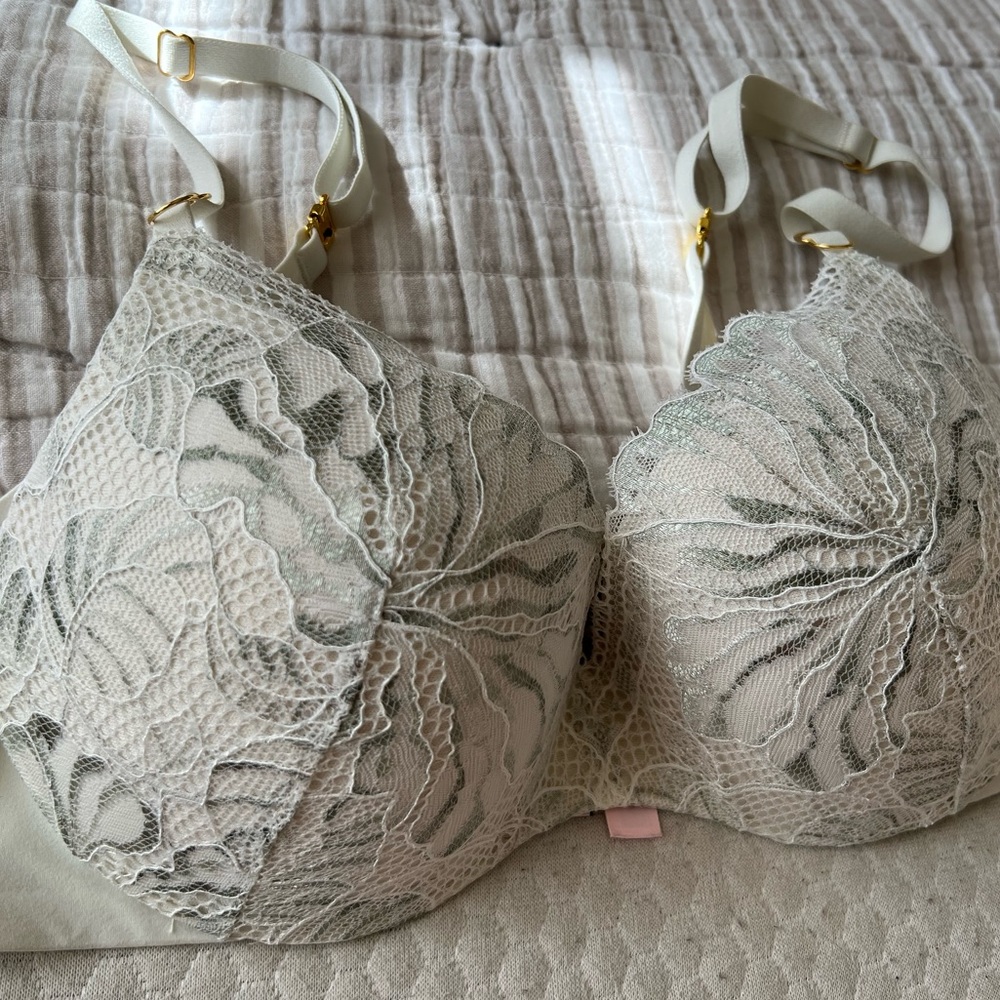 Victoria secret light push up bra
